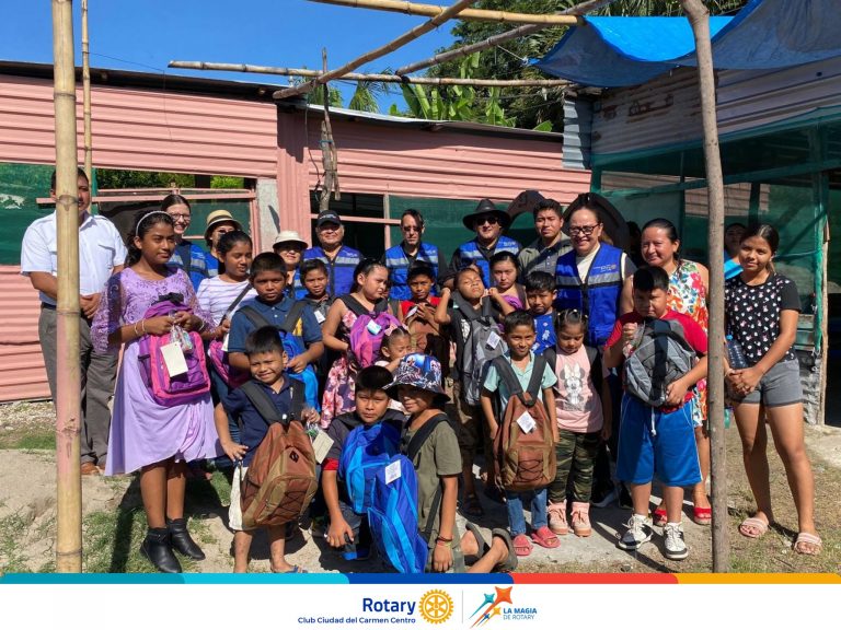 ENTREGA DE MOCHILAS Y ÚTILES EN LA PRIMARIA RURAL “MARIA LAVALLE URBINA”