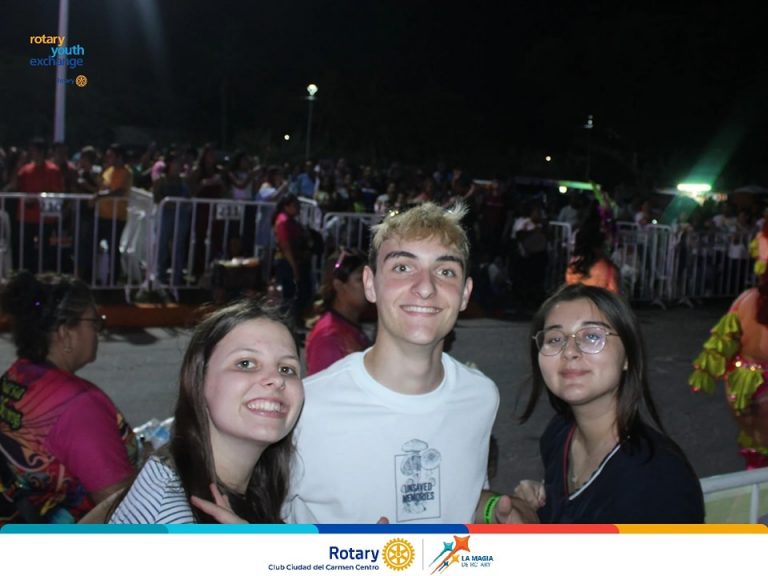 JÓVENES DE INTERCAMBIO DISFRUTAN DEL CARNAVAL CARMEN
